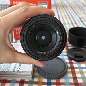 Sony FE 50mm f/1.8 Lens - E-Mount (Full Frame/APS-C) - Never Used + Mint Condi